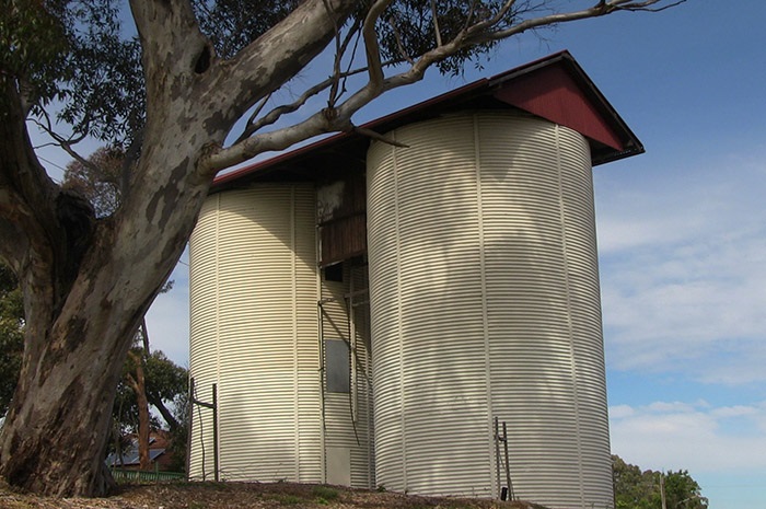 Historic silos on Appin Road