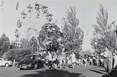 Moments from the past - a ferris wheel at Mawson Park, Campbelltown during sesquicentenary celebrations, April 1970, Geoff Eves Collection, Campbelltown City Library