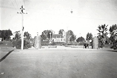 Mawson Park being viewed from Queen Street, Campbelltown towards St. Peter's Anglican Church, circa 1950, Campbelltown and Airds Historical Society