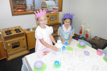 two girls in princess hats