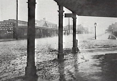 Keen photographer, Percy Marlow took this photo of northern Queen Street from his shop on the corner of Lithgow Street sometime in the 1910's.