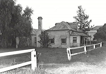 343 Queen Street, Miss Raymond's Cottage Photo: Rod Fowler 1980 CAHS