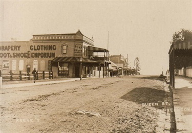 In 1900 the store sold drapery, ladies' and gentlemen's wear, boots and shoes, axes and pruning knives, buggy whips, double breech loading guns and gunpowder and toys. Judith Roberts Collection.