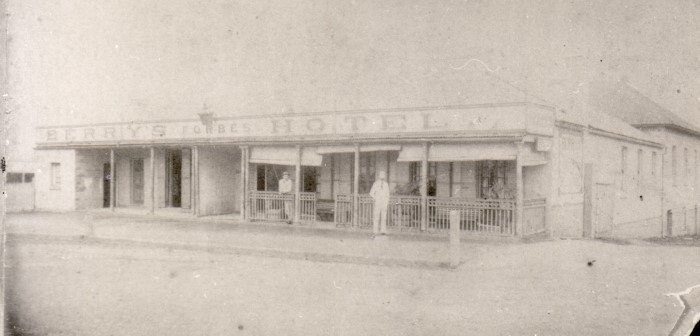 Black and white photograph of the Forbes Hotel Campbelltown as it appeared in 1830