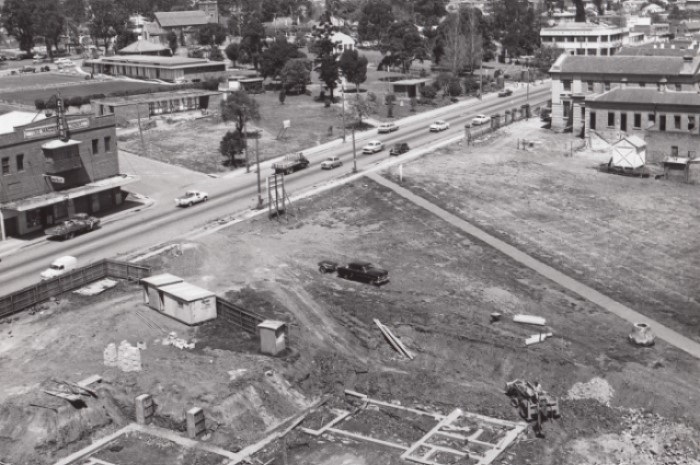 An old photograph of Queen street featuring Macquarie Cinema