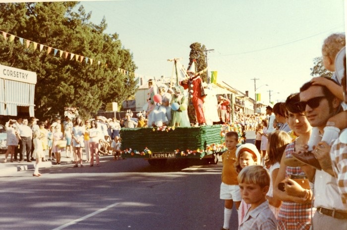 A float coming down Queen street for the Sesqui-Centennial-Parade