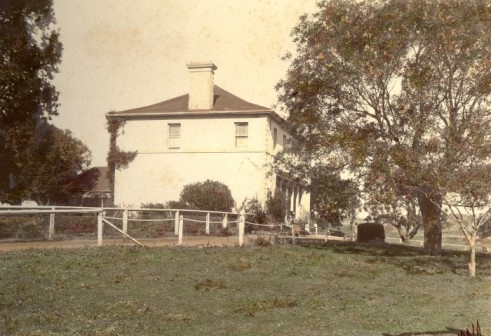 Photo of the house known as Glenlee and surrounding land