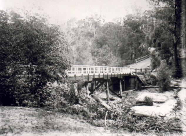 Historical photograph of Wedderburn Bridge 