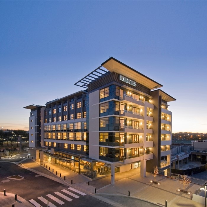 A view of Rydges Campbelltown at night