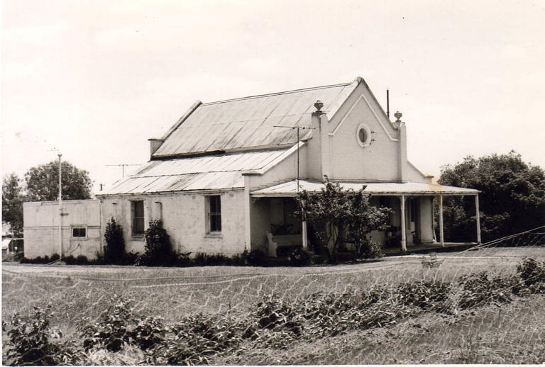 Black and white photo of Quondong Colonial building and the site of the colony's first school